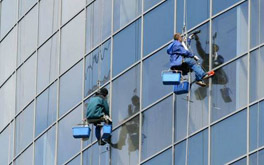 玻璃幕墻清洗有哪些注意事項呢？