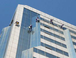 外墻清洗屬于高風(fēng)險(xiǎn)工作,如何安全完成