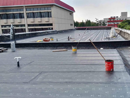 廠房屋面是混凝土結構的，現在出現了滲漏情況，如何防水維修呢？