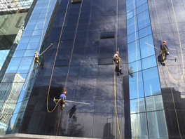 外墻清洗服務(wù)使用清潔劑有講究！