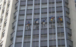 外墻清洗服務使用清潔劑有什么需要注意的？