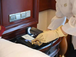 如何清潔酒店房間內(nèi)部?