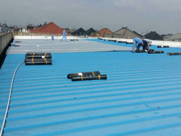 彩鋼板屋面防水系統是用優質的顏填料制成的高質量的復合防水涂料