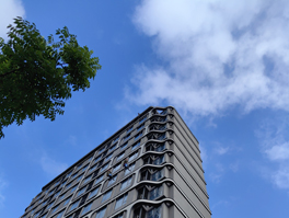 夏季清洗外墻，需要關(guān)注工人作業(yè)時(shí)長(zhǎng)