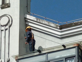 如何處理陽臺(tái)頂漏水